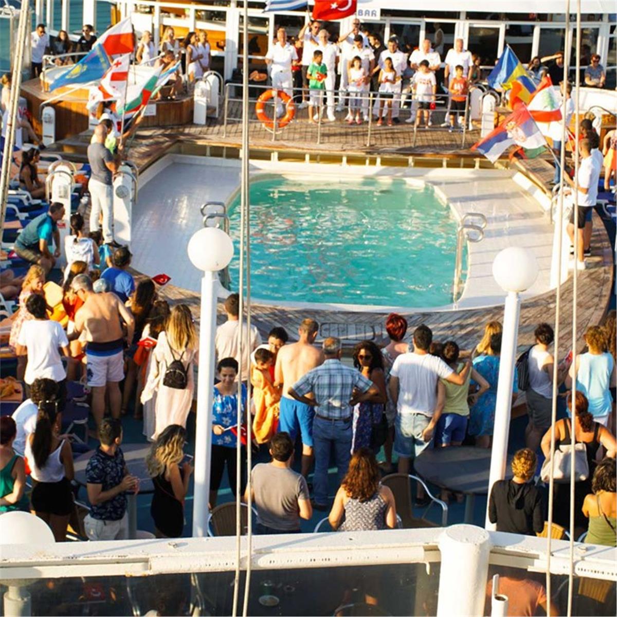 Gemini İle Kuşadası Kalkışlı 4 Gece 5 Gün Konaklamalı Patmos, Atina, Mikonos, Santorini, Rodos ile Yunan Adaları Turu