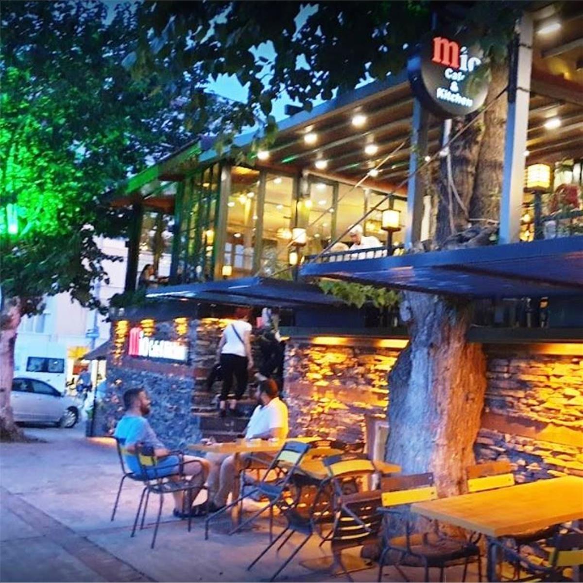 Karşıyaka Mio Cafe & Kitchen’da Kömüre Sandviç, Izgara Kanat ve Köfte Keyfi