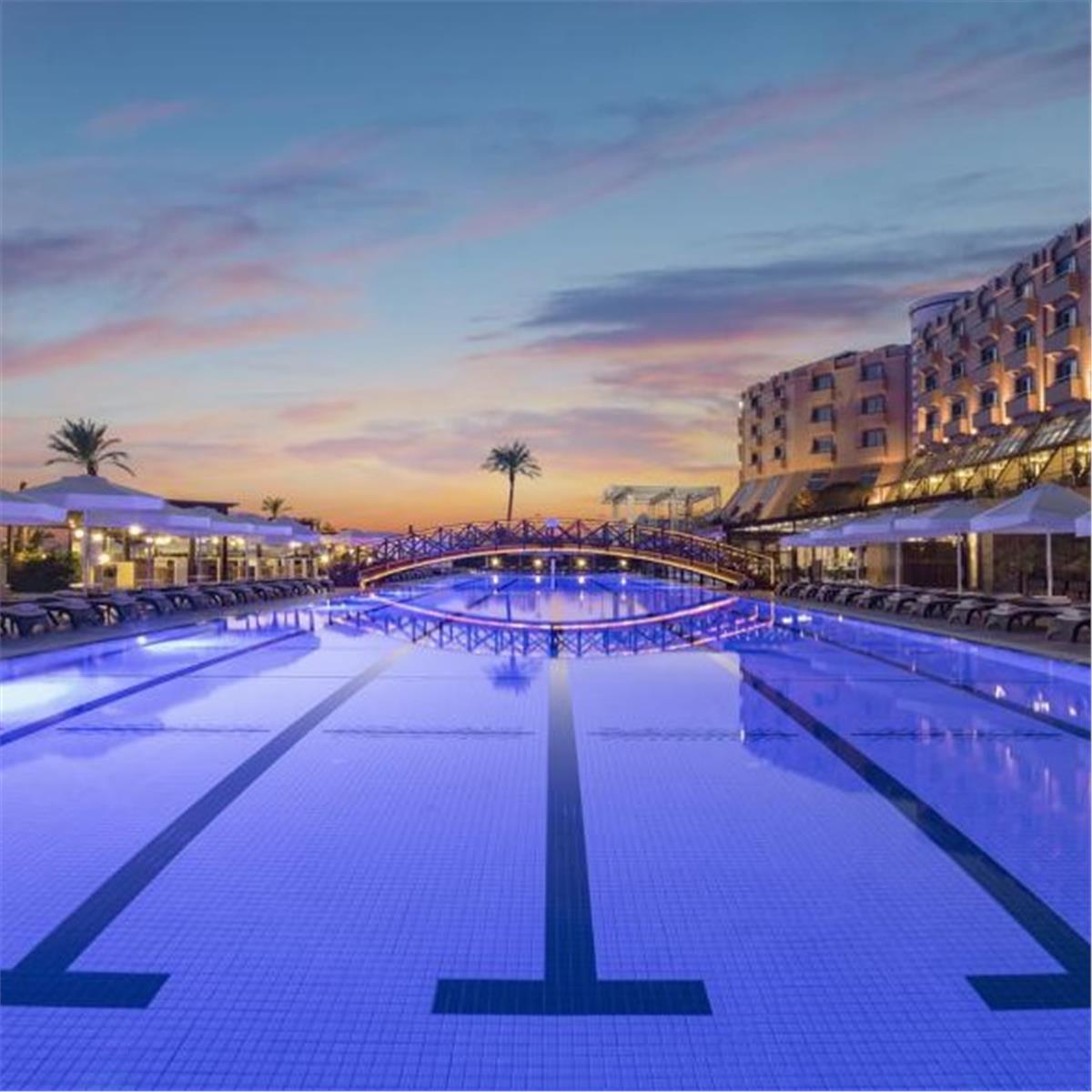 İzmir'den Uçak Bileti ve Otel Transferi Dahil 2 Gece 3 Gün Konaklamalı Kıbrıs Girne Merit Park Hotel'de Özcan Deniz Yılbaşı Gala