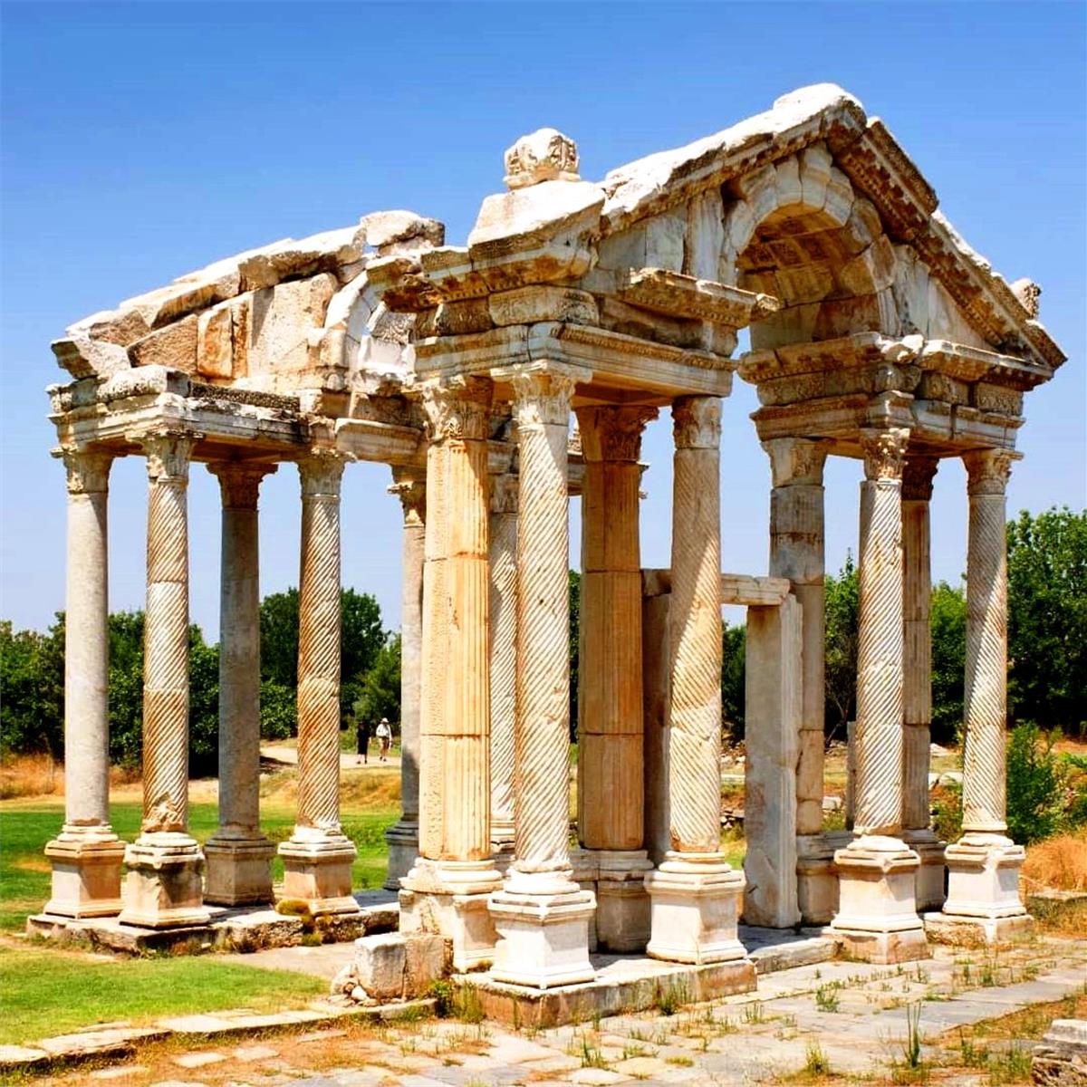 İzmir Çıkışlı 1 gece 2 gün Termal Otel Konaklamalı Hierapolis, Afrodisias ve Laodikya Antik Kenti, Travertenler, Buldan ile Pamukkale Turu