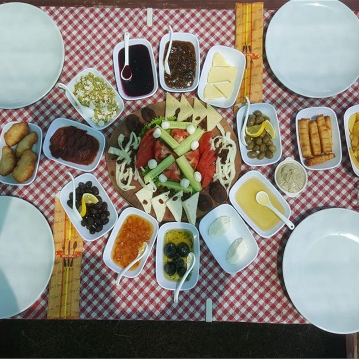 Şirince Keyfince’de Enfes Lezzetler Eşliğinde Serpme Köy Kahvaltısı