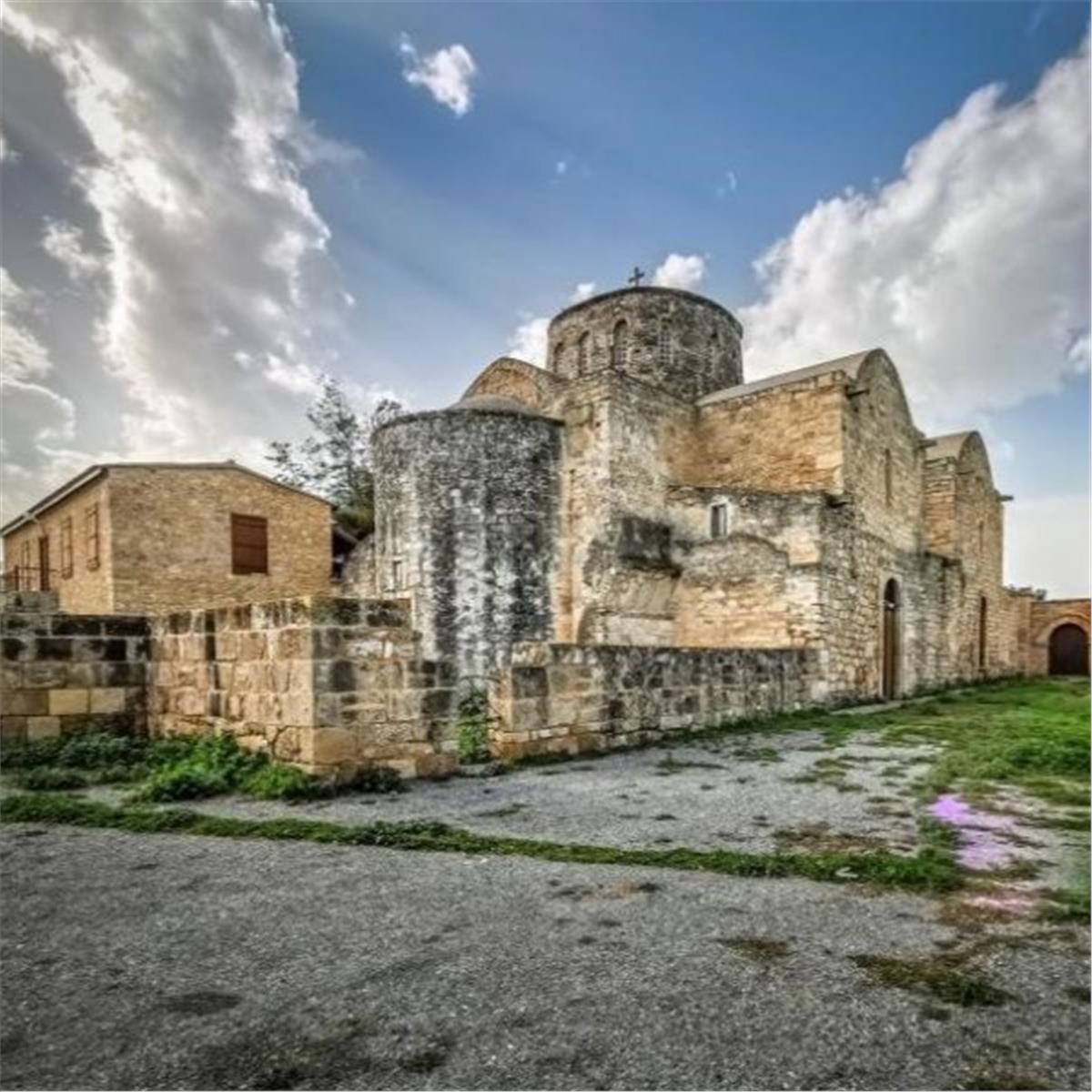 İzmir'den Kalkışlı 3 Gece 4 Gün Uçaklı ve Pia Bella Hotel Konaklamalı 2025 Kıbrıs Yılbaşı Turu