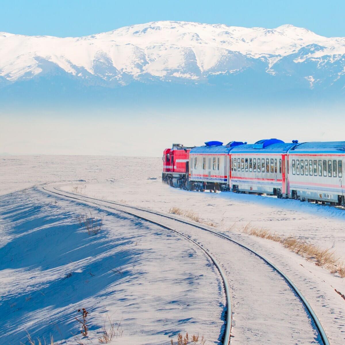 İzmir Uçak İle Hareketli 3 Gece 4 Gün Konaklamalı Tren ve Uçak Biletleri Dahil Vangölü Ekspresi Turu