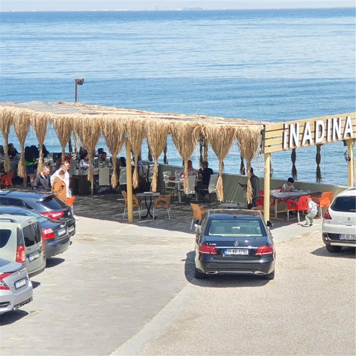 Güzelbahçe İnadına fasıl Restaurant'da Denize nazır Serpme Kahvaltı