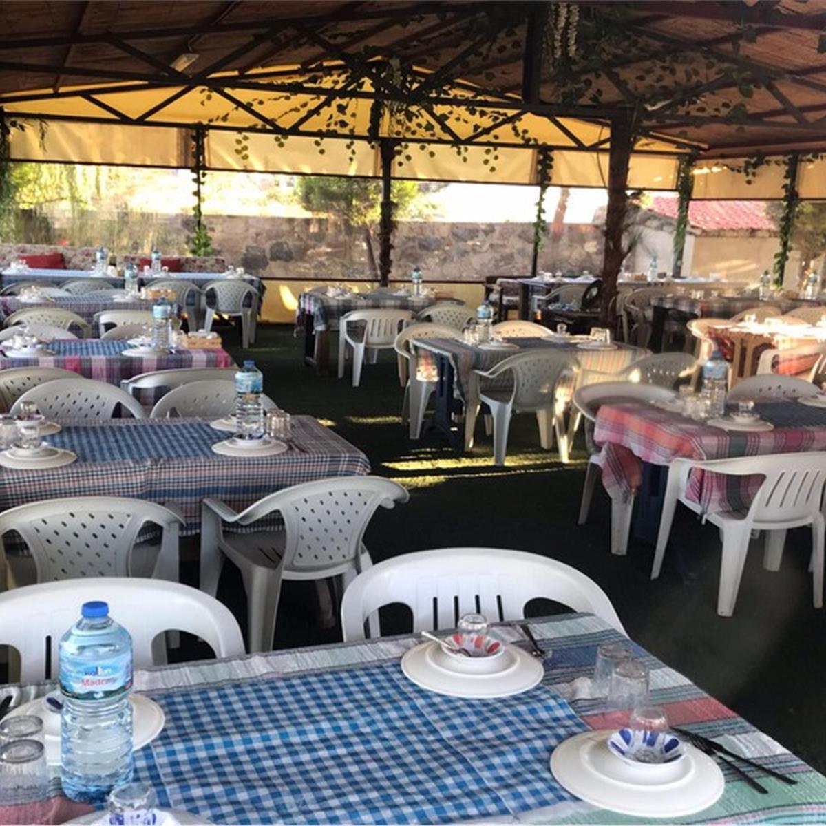 Çiçekliköy Asmalı Kahvaltı Evi’nde Doğa ile iç içe Serpme Köy Kahvaltısı