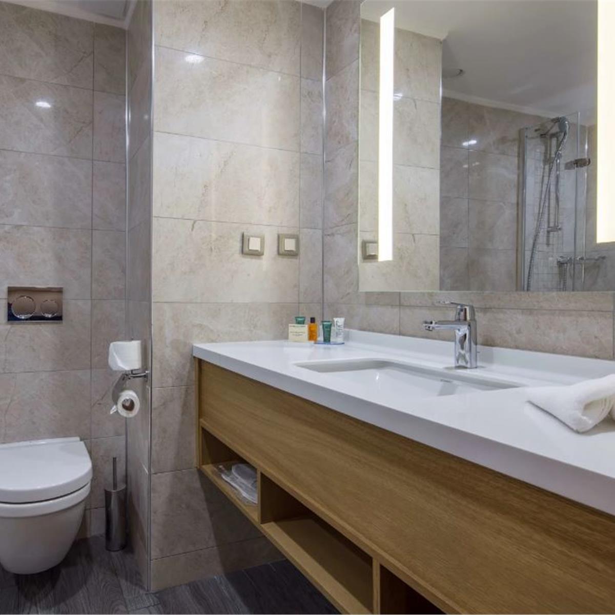 İzmir Çıkışlı 1 gece 2 gün Safranbolu Hilton Garden Inn Konaklamalı Abant, Yedigöller, Safranbolu, Gölcük, Amasra ile Batı Karadeniz Turu