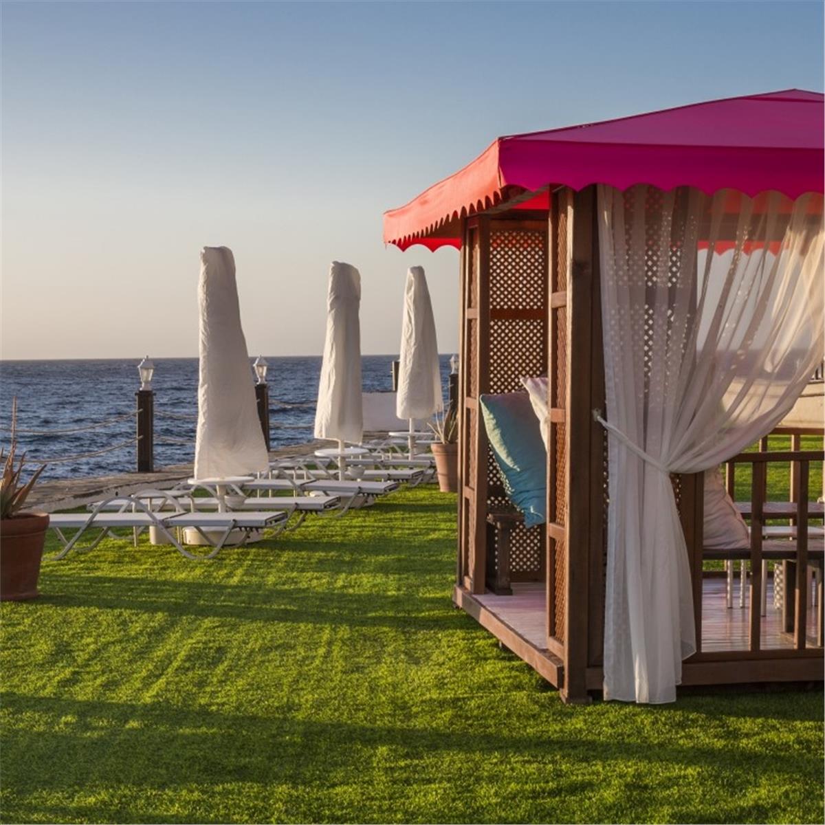 İzmir'den Uçak Bileti ve Otel Transferi Dahil 2 Gece 3 Gün Konaklamalı Kıbrıs Girne Merit Park Hotel'de Özcan Deniz Yılbaşı Gala