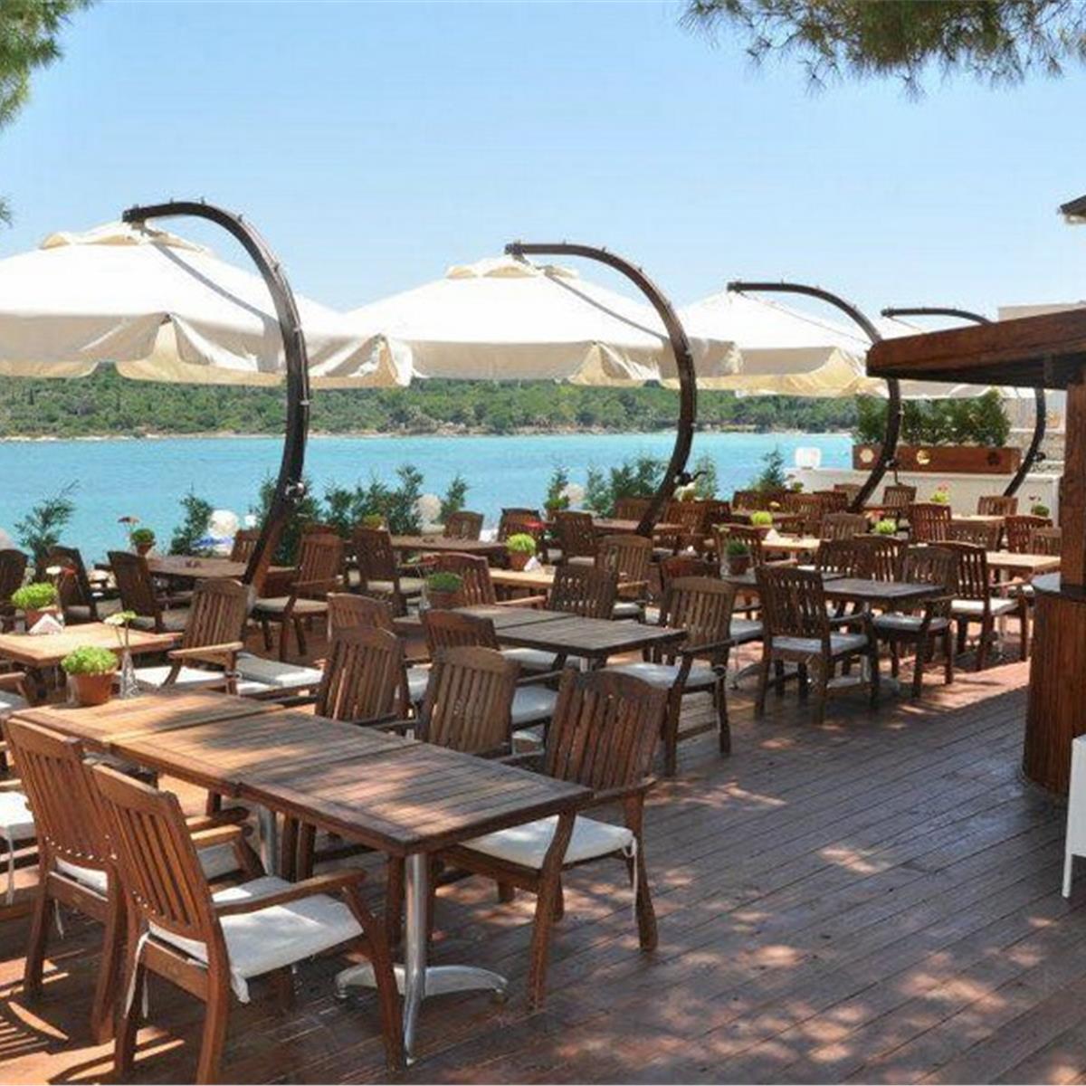 Çeşme Dodo Beach Gün Boyu Beach Kullanımı ile Kahvaltı veya Hamburger Menü