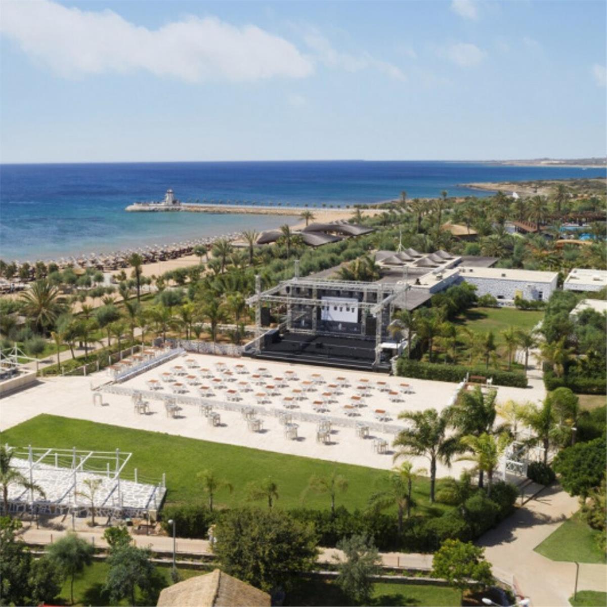 İzmir'den Uçak Bileti ve Otel Transferi Dahil 3 Gece 4 Gün UHD Konaklamalı Nuhun Gemisi Deluxe Hotel Spa Emre Altuğ Yılbaşı Galası 26.999TL'den Başlayan Fiyatlarla