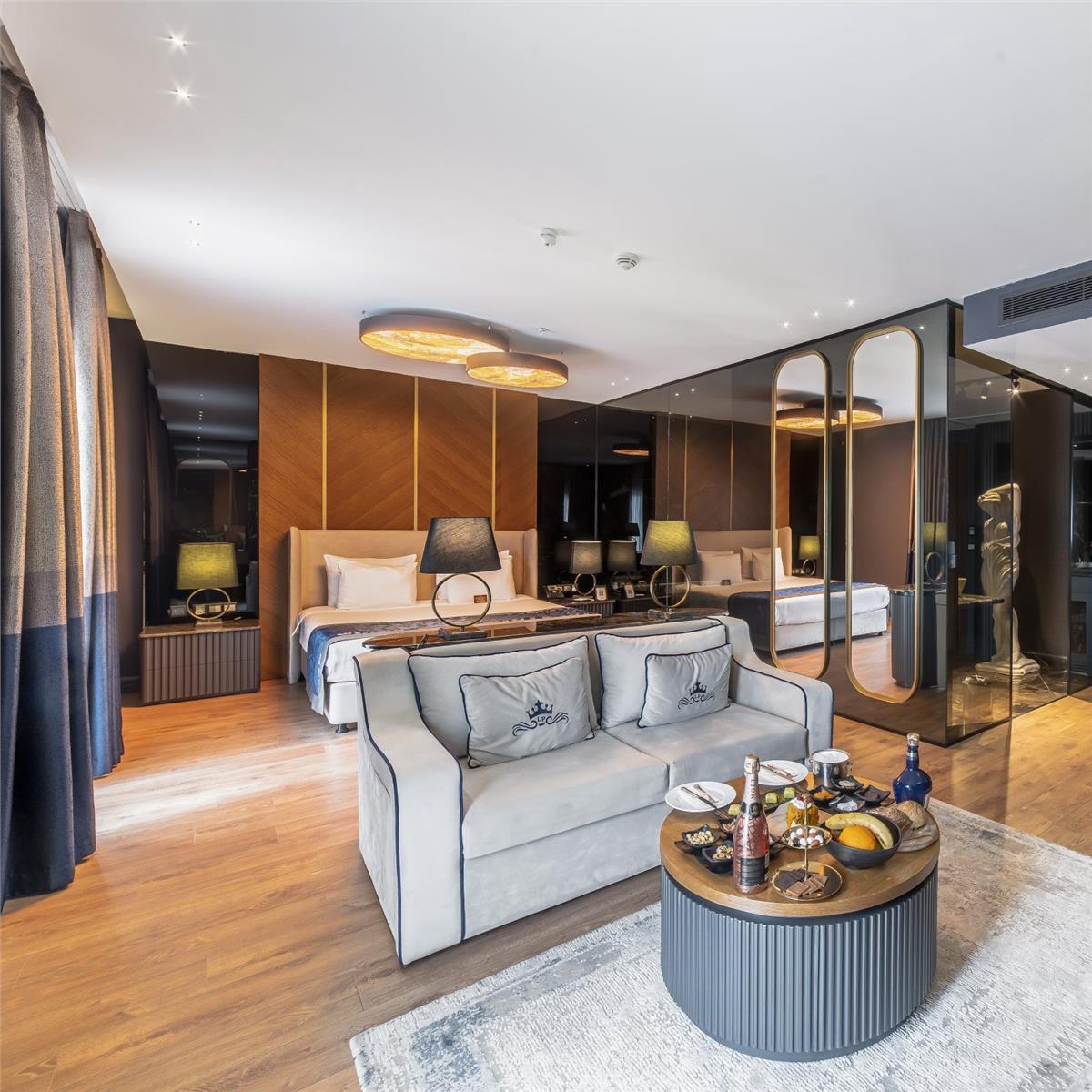 İzmir'den Uçak Bileti ve Otel Transferi Dahil 3 Gece 4 Gün Konaklamalı Tam Pansiyon Plus Kıbrıs Lord's Palace Hotel Spa Casino Ümit Yaşar Yılbaşı Galası 29.999 TL'den Başlayan Fırsatlarla