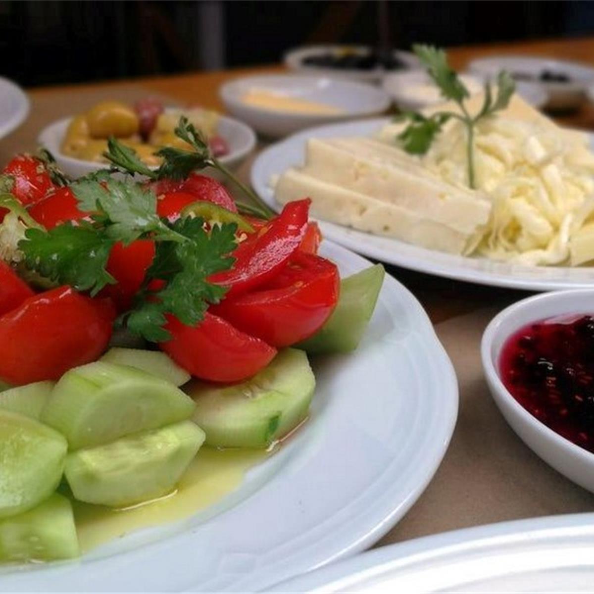 Bostanlı Temiz Mandıra Enfes Serpme Kahvaltı Keyfi