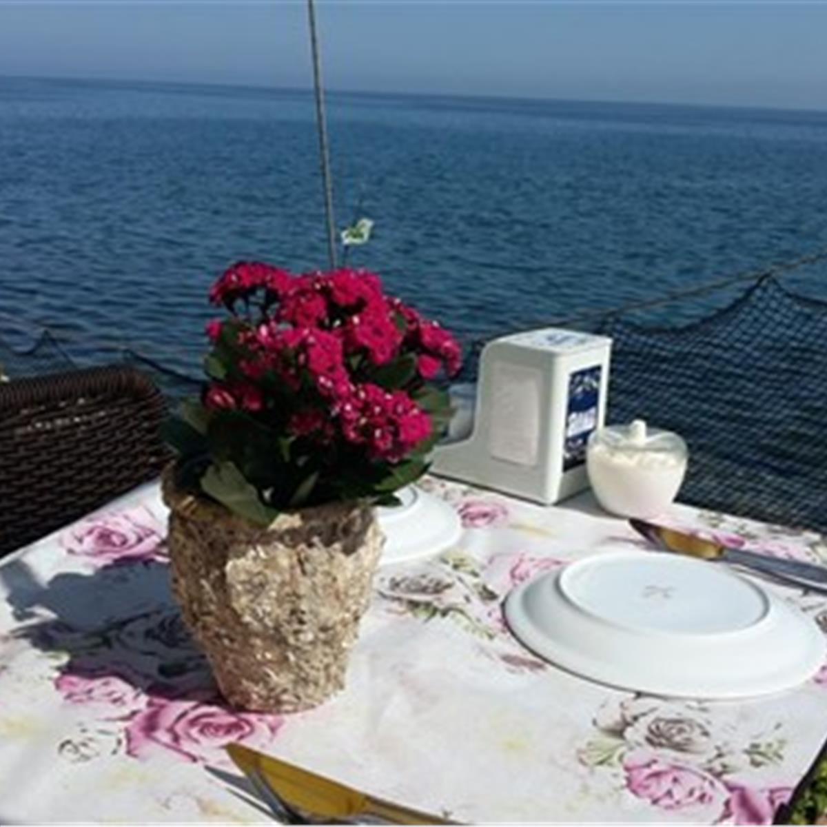 Güzelbahçe Zigana Restaurant'da Denize Nazır Balık Menüleri