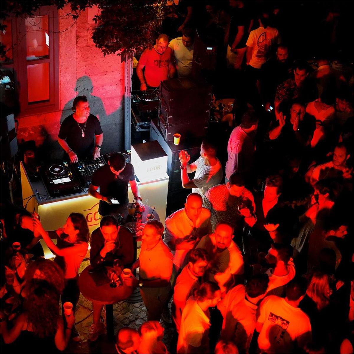 İzmir'den Çıkışlı Yılbaşı Özel Günübirlik Alaçatı Sokak Partisi