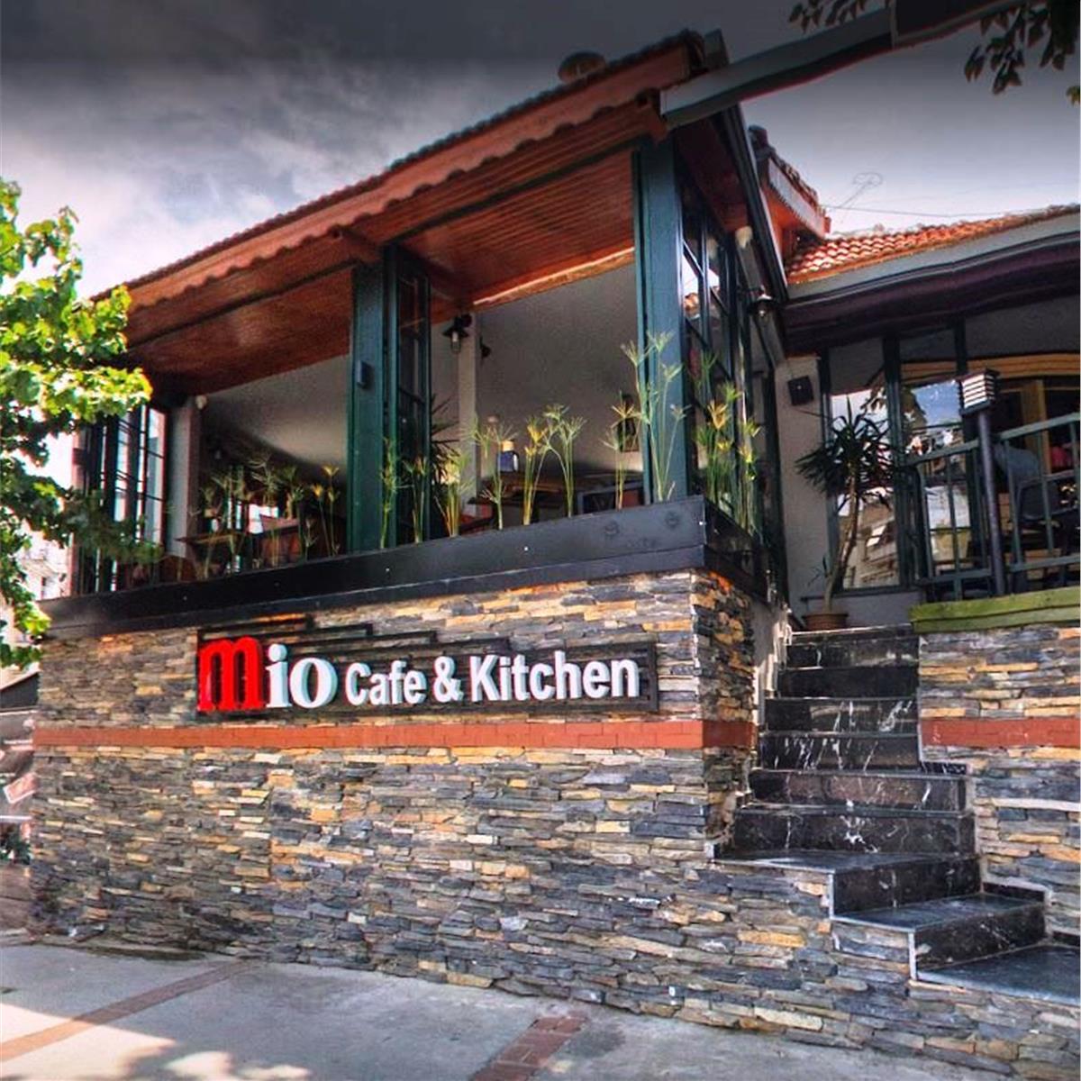 Karşıyaka Mio Cafe & Kitchen’da Kömüre Sandviç, Izgara Kanat ve Köfte Keyfi