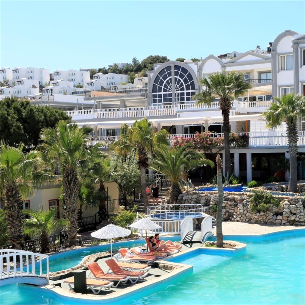 İzmir Kalkışlı Ulaşım ile 3 ve 4 gece seçenekli Bodrum Phoenix Sun Otel Herşey Dahil Konaklama	