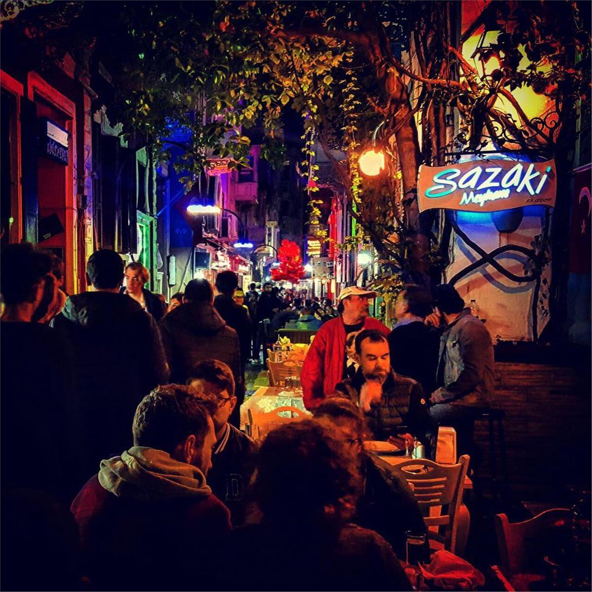 Alsancak Sazaki Meyhane’de Canlı Fasıl Eşliğinde İçeceğini Al Gel Menüleri