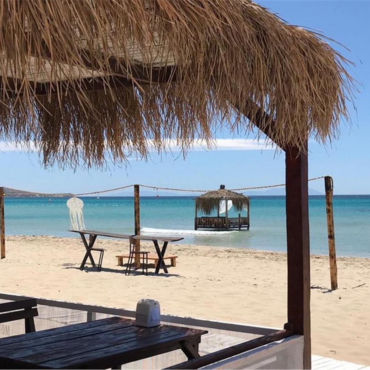 Çeşme Montana Beach’te Plaj Girişi Hamburger Menü veya Kahvaltı