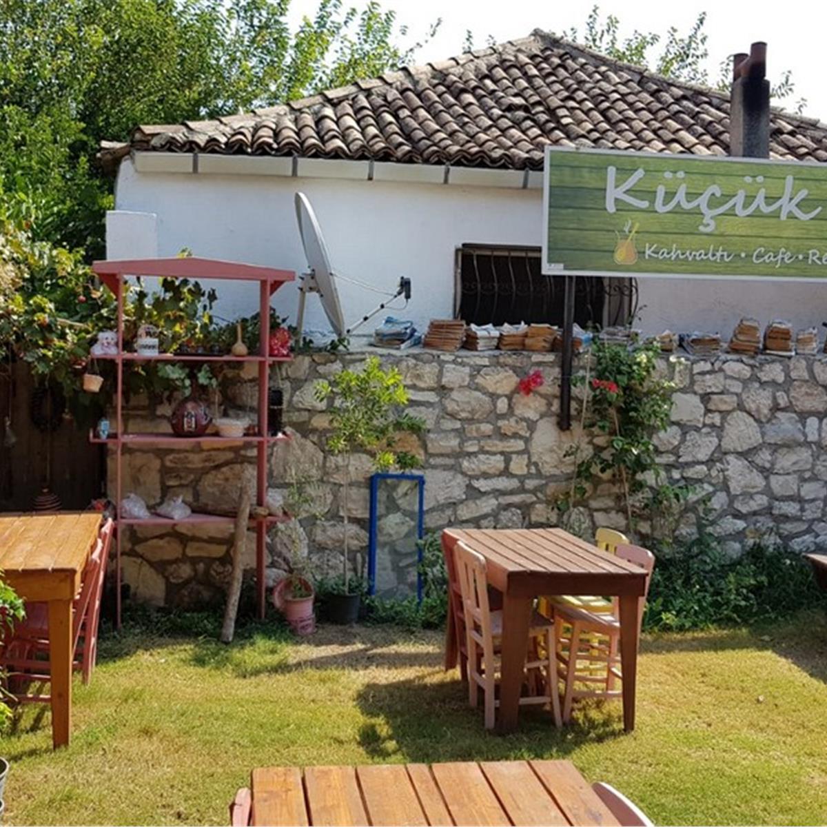 Urla Küçük Ev'de Enfes Serpme Köy Kahvaltısı Keyfi