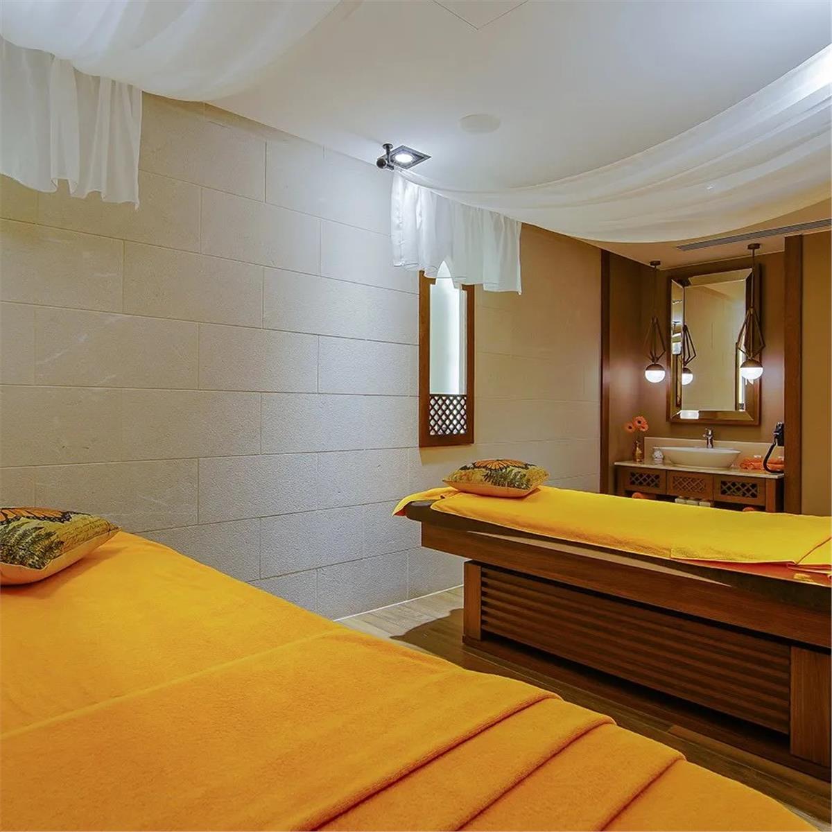 İzmir'den Uçak İle Hareketli Kıbrıs Limak Cyprus Deluxe Hotel Ultra Herşey Dahil Konaklama Seçenekleri