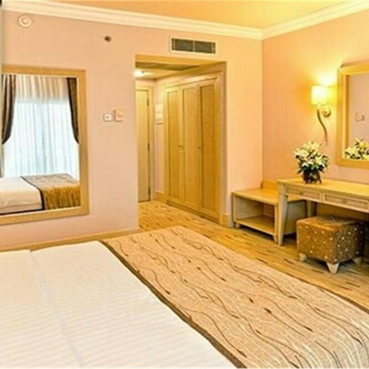 Kıbrıs Merit Park Hotel & Casino'da Yılbaşına Özel Candan Erçetin Galası ve Uçak Bileti Dahil Tatil Paketleri