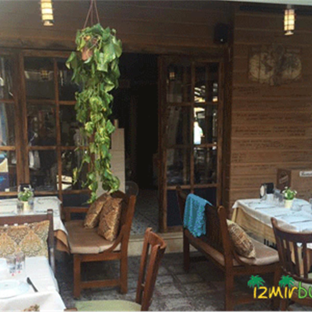 Alsancak Rakım 35 Meyhane’de Canlı Fasıl Eşliğinde Et ve Balık Menüleri