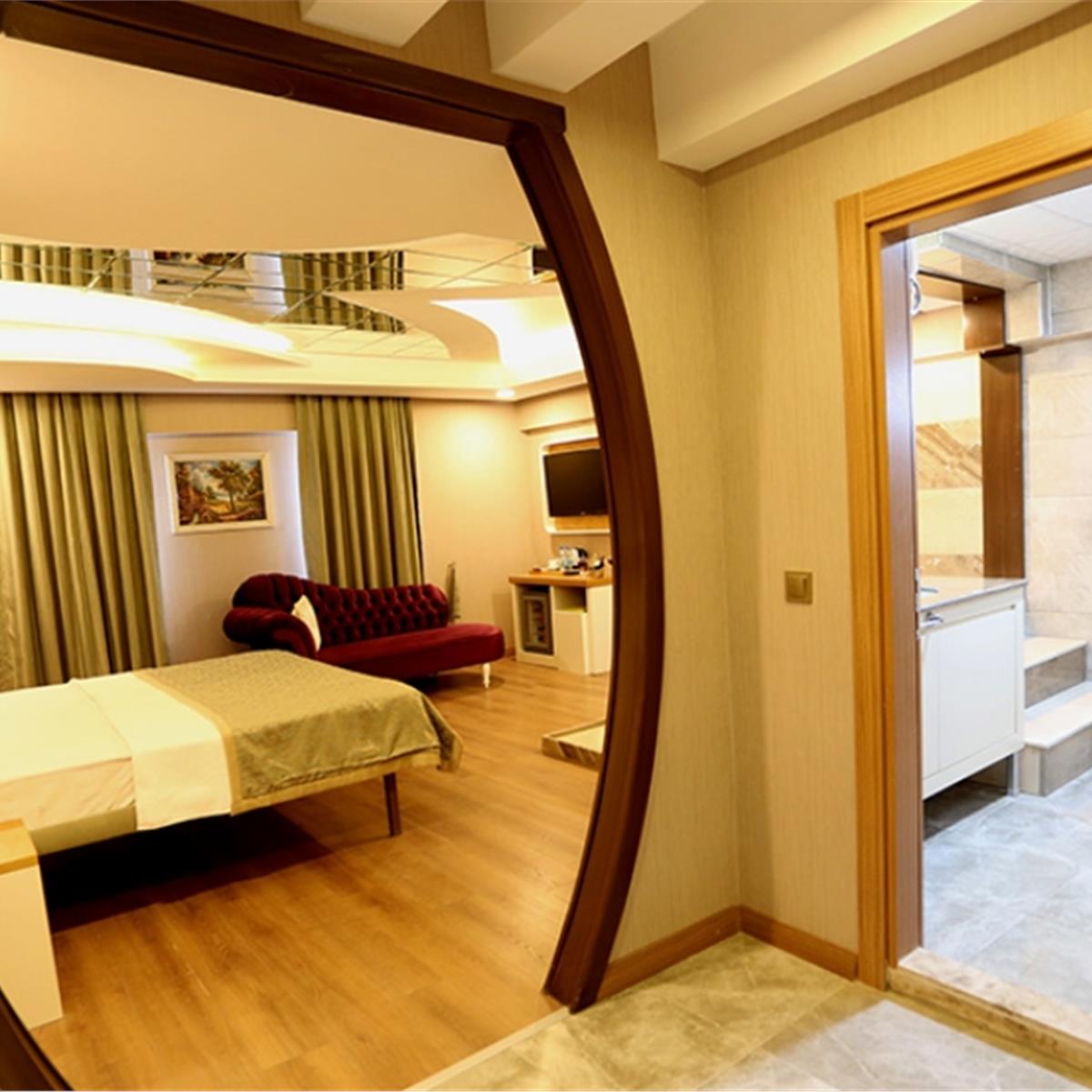 Life corner hotel çift kişi açık büfe kahvaltı dahil konaklama