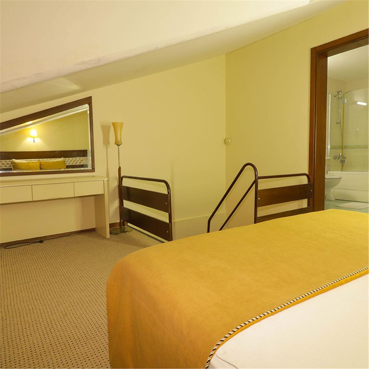 İzmir Hareketli 1 Gece 2 Gün 5* Lycus River Thermal &Spa Hotel Konaklamalı Pamukkale Nikfer Kayak Merkezi Turu