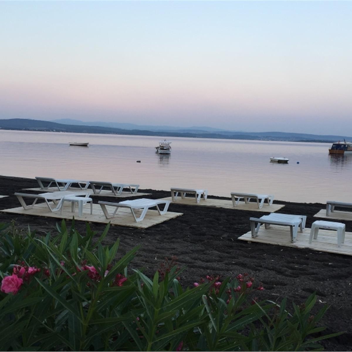 Urla Burla Han Butik Otel’de 2 Kişi Kahvaltı Dahil 1 Gece Konaklama