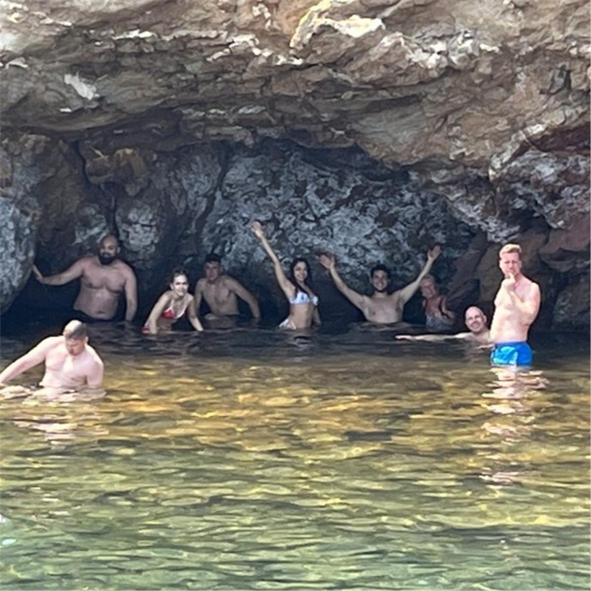 Yüzme ve Eğlence keyfi ile Özdere Tekne Turu. Üstelik Öğle Yemeği Dahil