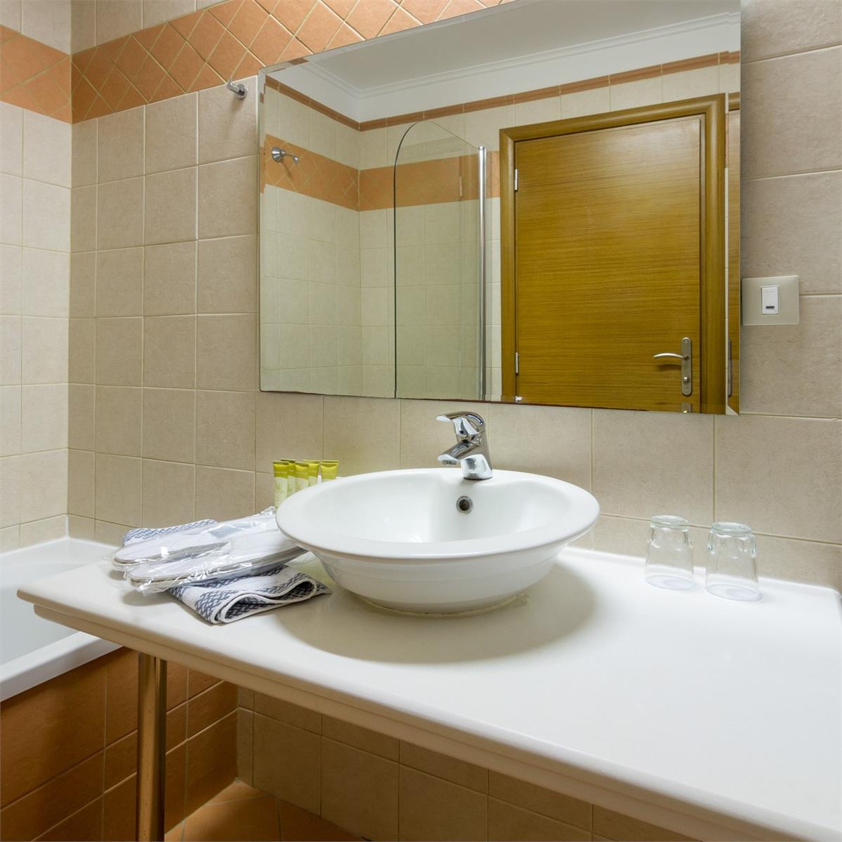 Çeşme'den Hareketli Yılbaşı Özel 2 Gece 3 Gün 4* Grecian Castle Hotel Konaklamalı Sakız Adası Turu Üstelik Yılbaşı Galası ve ya Taverna Seçenekli