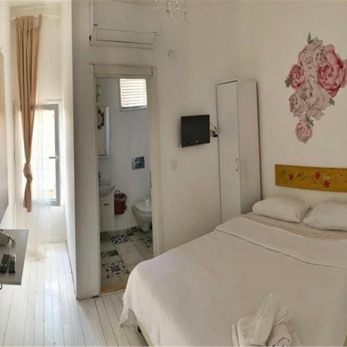 Meydan d'Azur Alaçatı Hotel'de 2 Kişi kahvaltı Dahil Konaklama