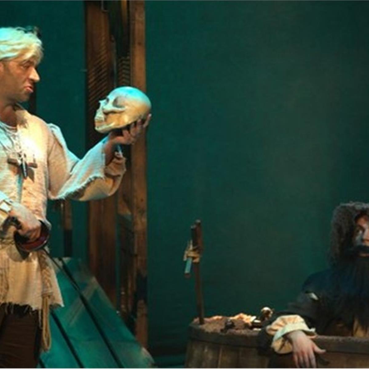 Şevket Çoruh ve Murat Akkoyunlu'nun Birlikte Oynadığı Bir Baba Hamlet Oyununa Tiyatro Bileti