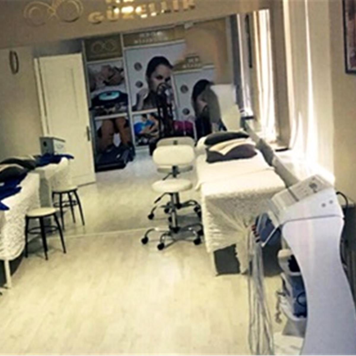 Alsancak Aden Güzellik'te Havyar veya inci tozu maskeli cilt bakımı ve boyun germe, toparlama