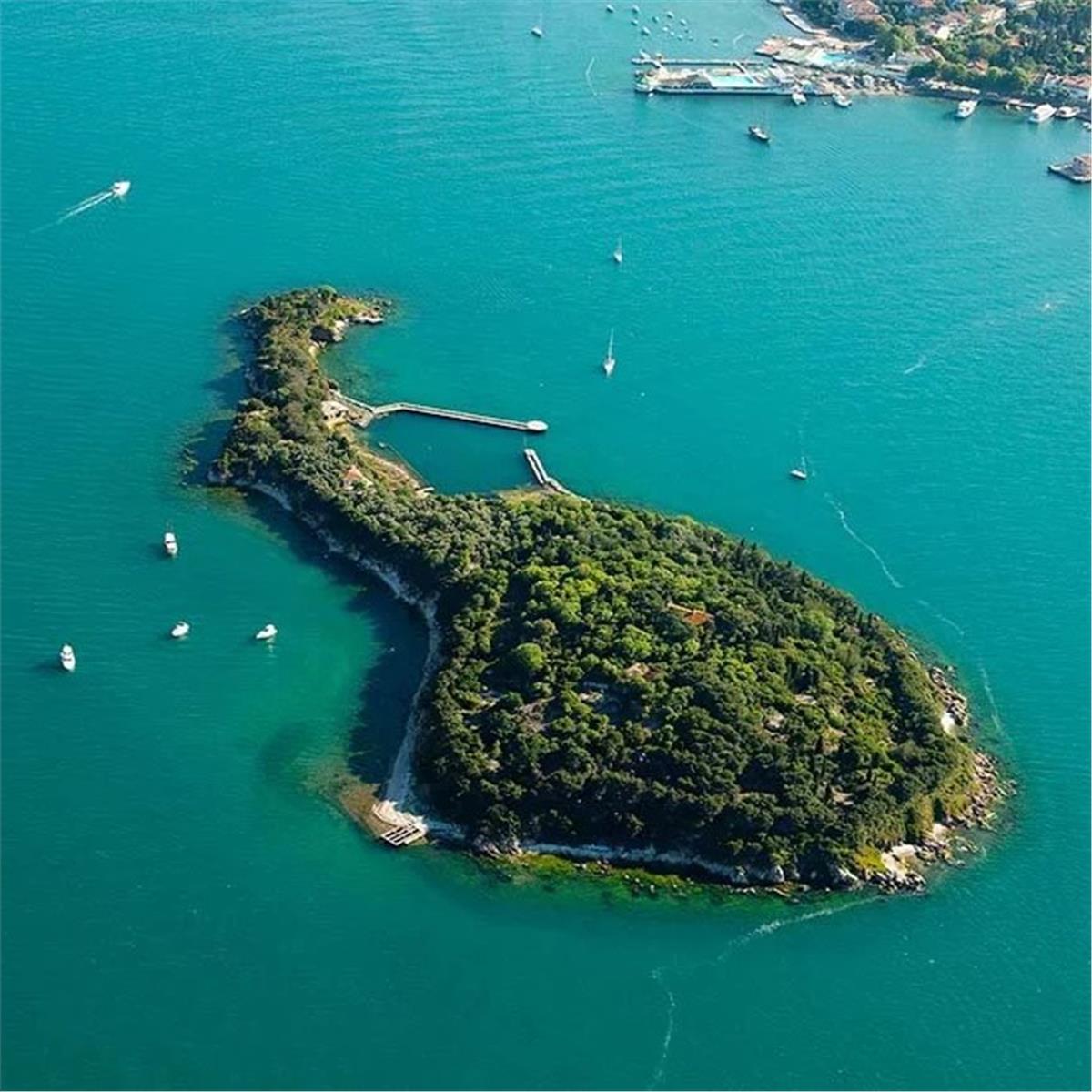 İzmir'den Uçaklı ve 2 Gece 3 Gün Konaklamalı İstanbul Tarihi Yarımada Pierre Loti Dolmabahçe Kuzguncuk Kadıköy Turu