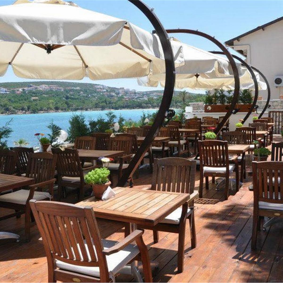 Çeşme Dodo Beach Gün Boyu Beach Kullanımı ile Kahvaltı veya Hamburger Menü