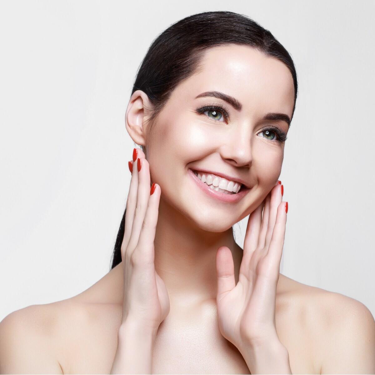 Melek’s Beauty Saloon İle Yüz Germe Paketi 249 TL’den Başlayan Firsatla!