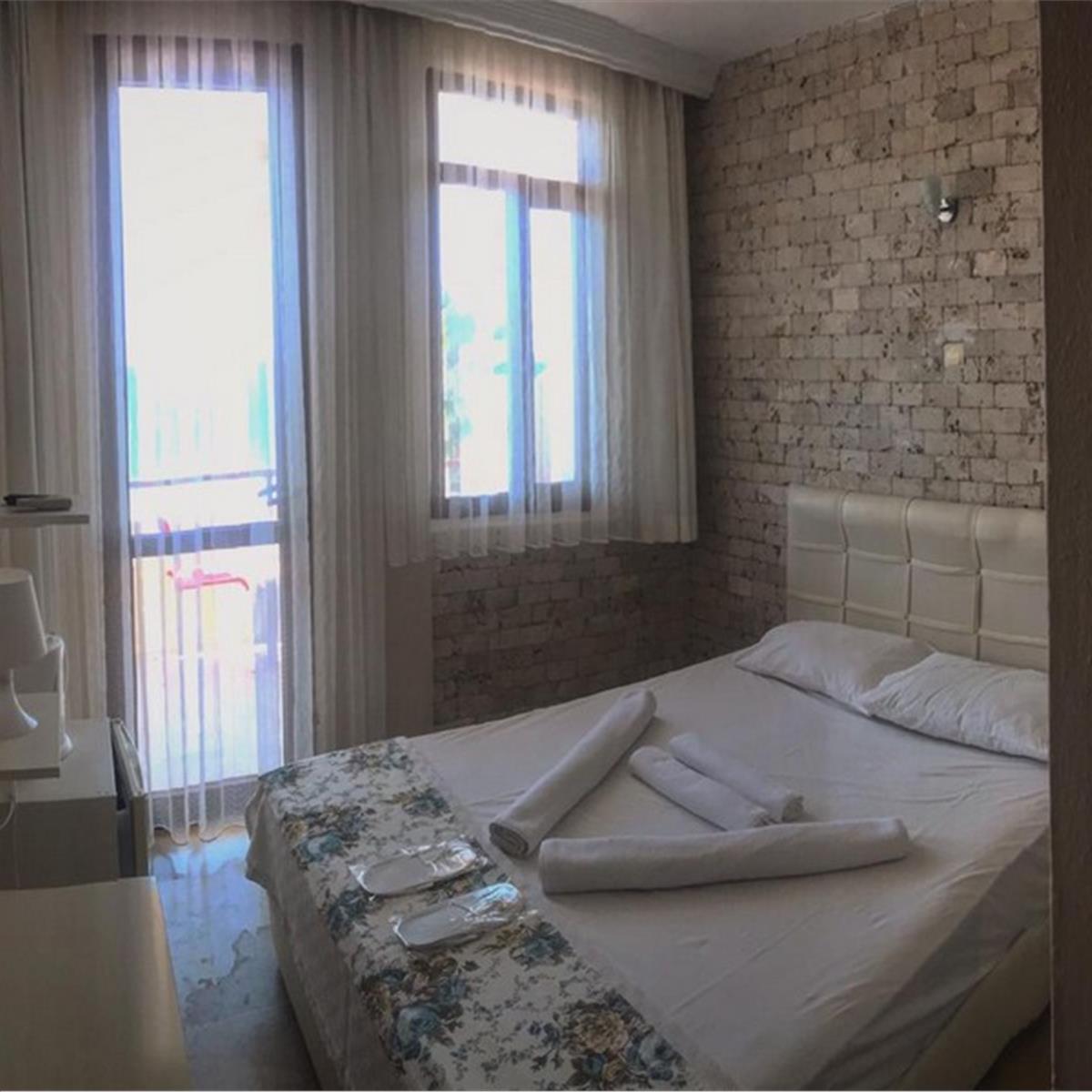 Çeşme Çiftlikköy Golden Butik Otel’de 2 Kişi Kahvaltı Dahil Konaklama
