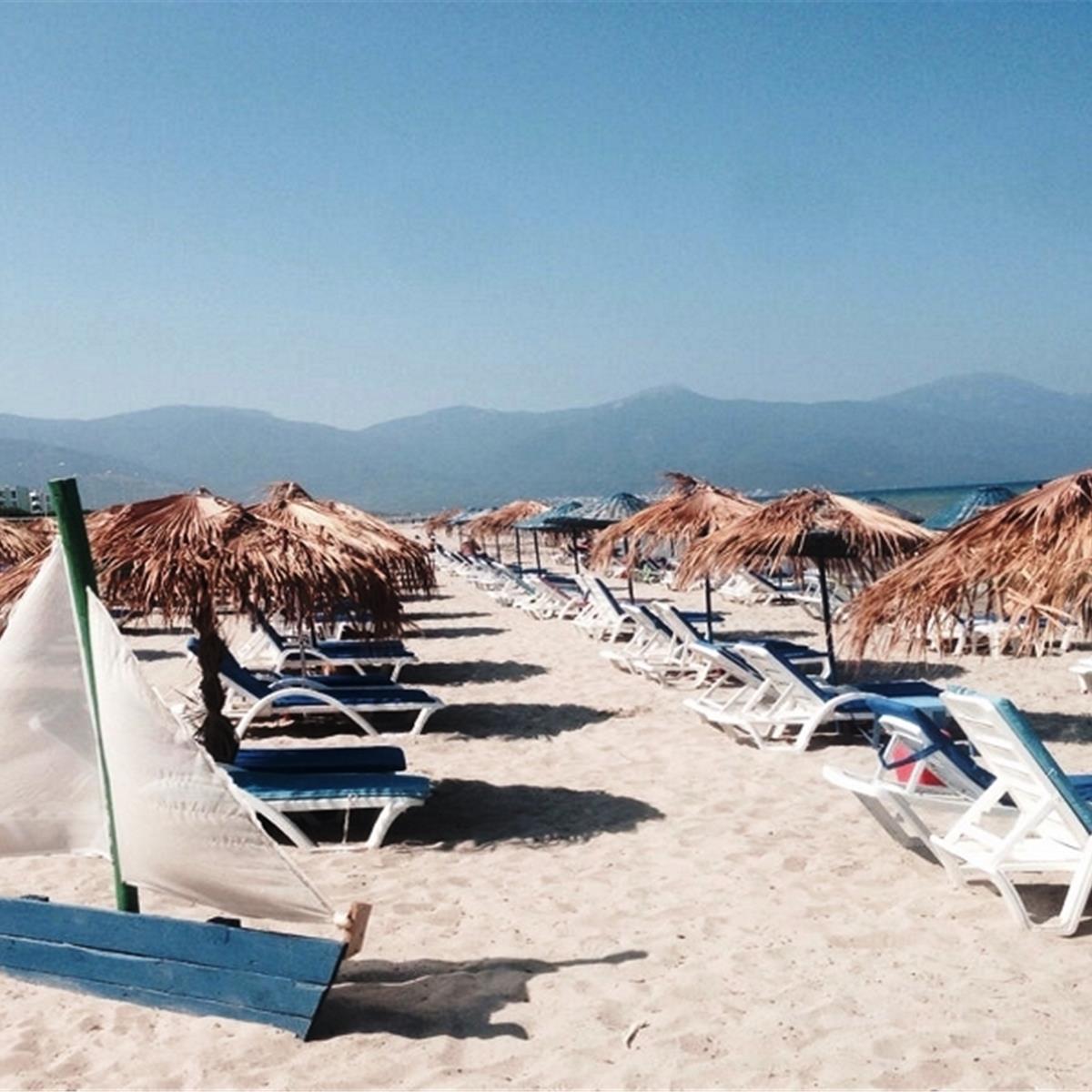 Kuşadası Rainbow Beach Club Gün Boyu Havuz, Plaj Keyfi ile Serpme Kahvaltı