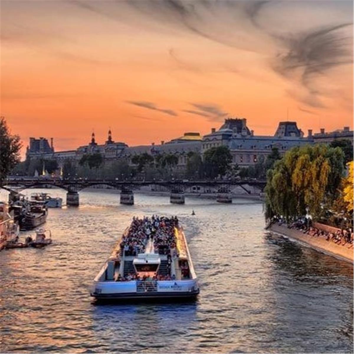 İzmir'den Uçaklı 4 Gece 5 Gün Konaklamalı Paris Disneyland Turu