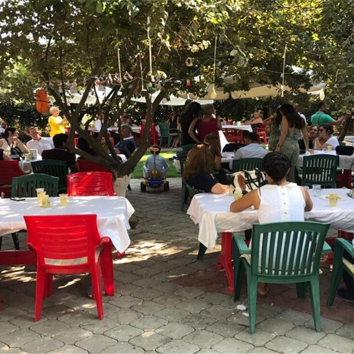 Seferihisar yolu Güzelbahçe Çamlı Keyif'te enfes lezzetler eşliğinde sınırsız serpme kahvaltı