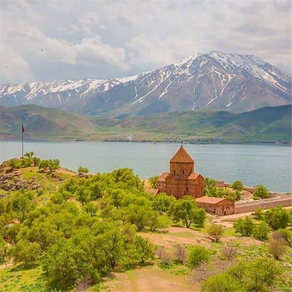 İzmir'den Uçak İle Hareketli 2 Gece 3 Gün 5* Dedeman Hotel Konaklamalı Butik Van Turu