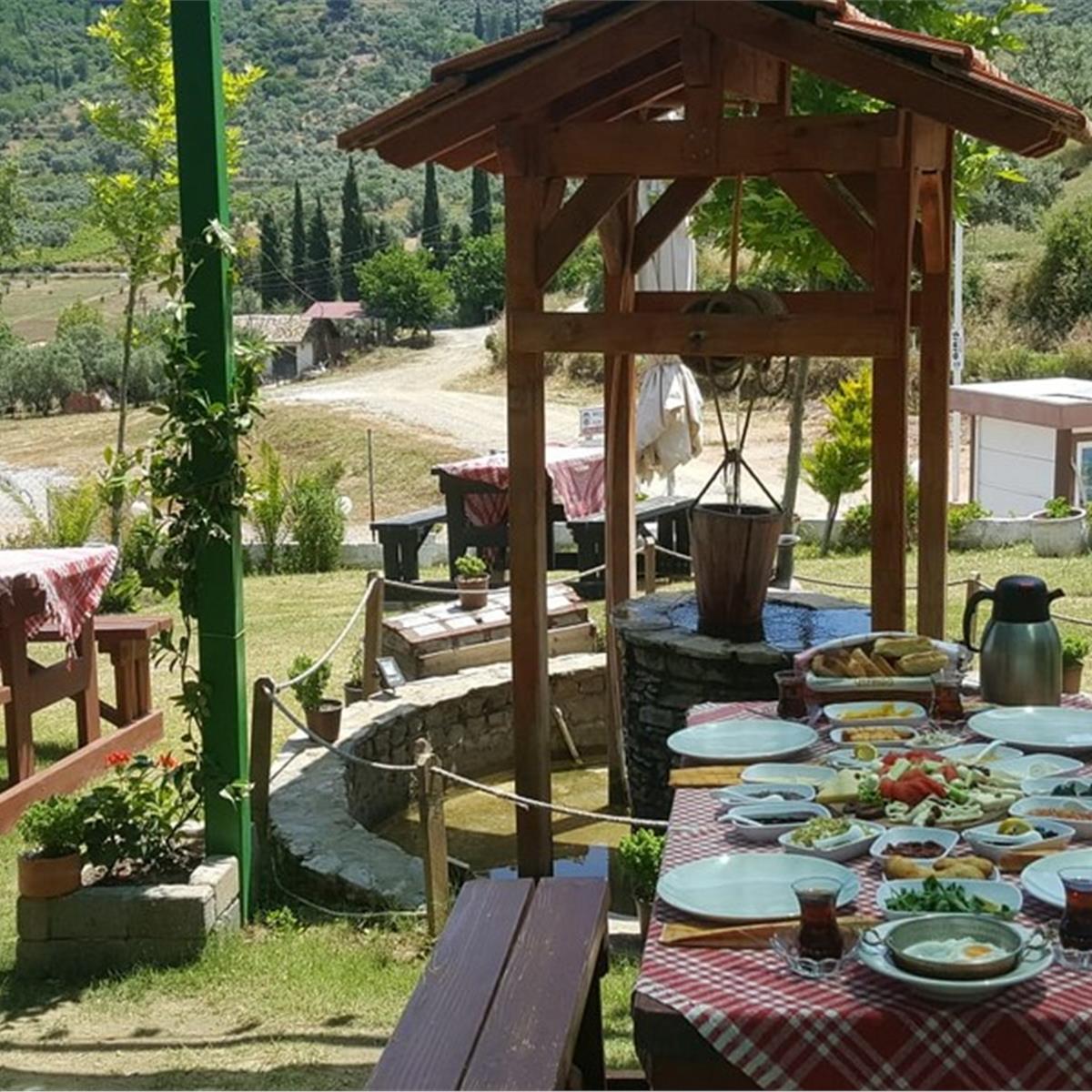 Şirince Keyfince’de Enfes Lezzetler Eşliğinde Serpme Köy Kahvaltısı