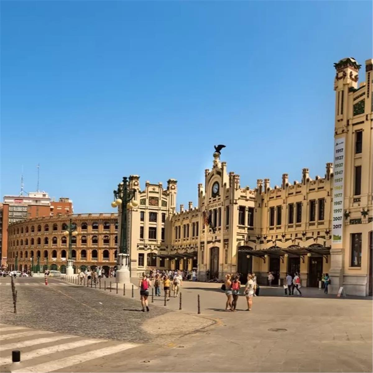 İzmir'den Uçak İle Hareketli 7 Gece 8 Gün Konaklamalı İspanya ve Endülüs İkonları Turu