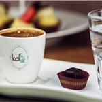 Alsancak Kaffa Keyf Cafe’de Enfes Izgara Köfte Menüsü ve Yanında Türk Kahvesi