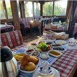 Çiçekliköy Asmalı Kahvaltı Evi’nde Doğa ile iç içe Serpme Köy Kahvaltısı