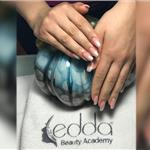 Alsancak Edda Beauty Academy Kalıcı Oje ve Kuru Manikür Uygulaması