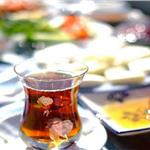 Urla Mösyö Bahçe'de sınırsız çay eşliğinde serpme kahvaltı keyfi