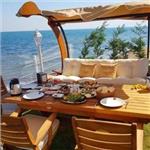 Urla Majer Restaurant gün boyu havuz ile kahvaltı ve yemek menüleri