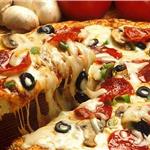 Bornova Abad Pizza Çift Kişilik Büyük Boy Pizza, Patates Kızartması ve Sınırsız İçecek’ten oluşan Me