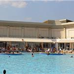 Balçova Termal Aquacity’de Sıcak Havuzlarda Yüzme Keyfi ve Hamburger Menü